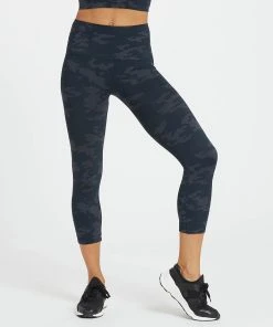 Spanx Look At Me Now Seamless Cropped Leggings
