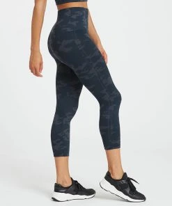 Spanx Look At Me Now Seamless Cropped Leggings