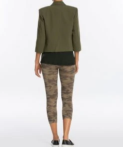 Spanx Look At Me Now Seamless Cropped Leggings