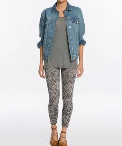 Spanx Look At Me Now Seamless Cropped Leggings