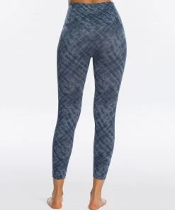Spanx Look At Me Now Seamless Cropped Leggings