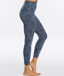 Spanx Look At Me Now Seamless Cropped Leggings