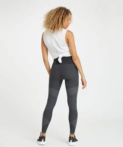 Spanx Comfy Essentials Look At Me Now Seamless Moto Leggings